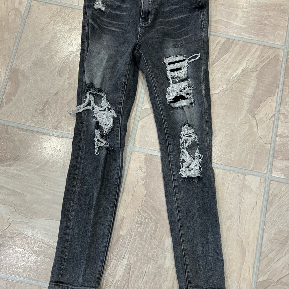 Women’s size 28 black ripped Vervet jeans
